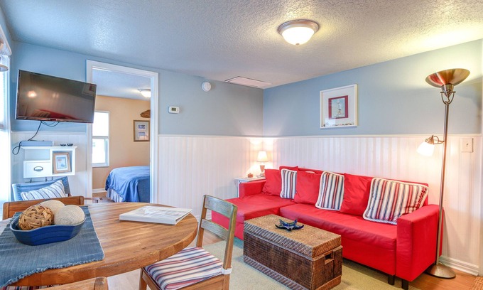 Boardwalk Apartment | One Bedroom Apt only steps from the ocean. Best Location!