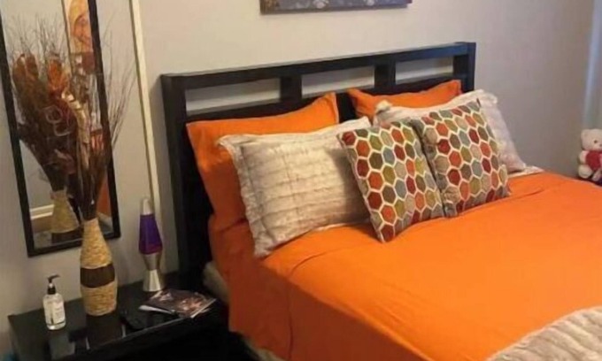 North Chicago House | One bedroom apartment located 5 minutes from Great Lakes Navel Base.