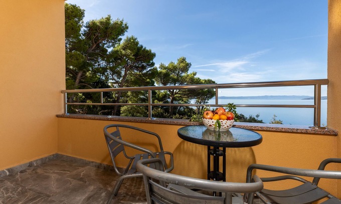 Krvavica Apartment | One bedroom apartment with balcony and sea view Krvavica, Makarska (A-23540-a)