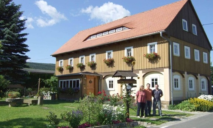 Grossschoenau House | One-bedroom apartment