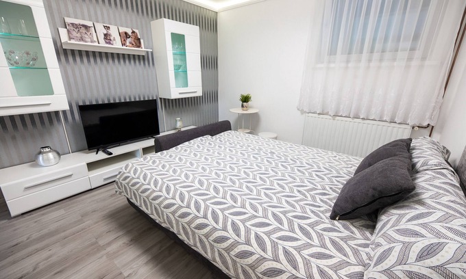 Cerklje ob Krki Apartment | One Bedroom Apartment with Hot Tub