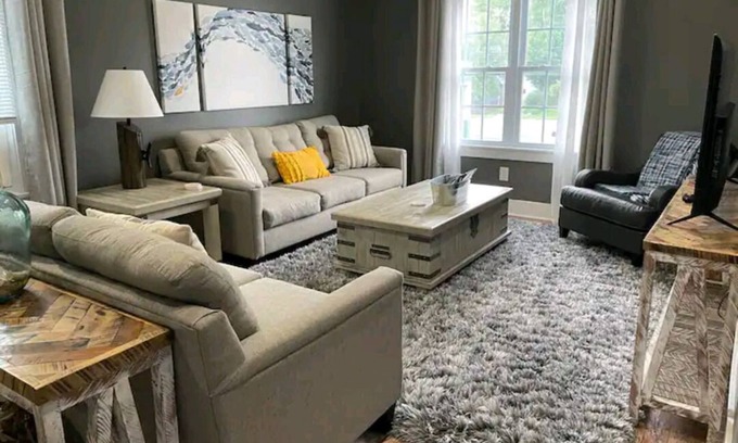 North East Apartment | One bedroom apartment located near Lake Erie Wine Trail and local fishing.