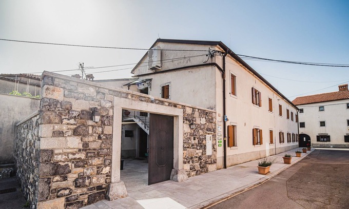 Lokev Apartment | One bedroom apartment for 3 in Guesthouse Muha