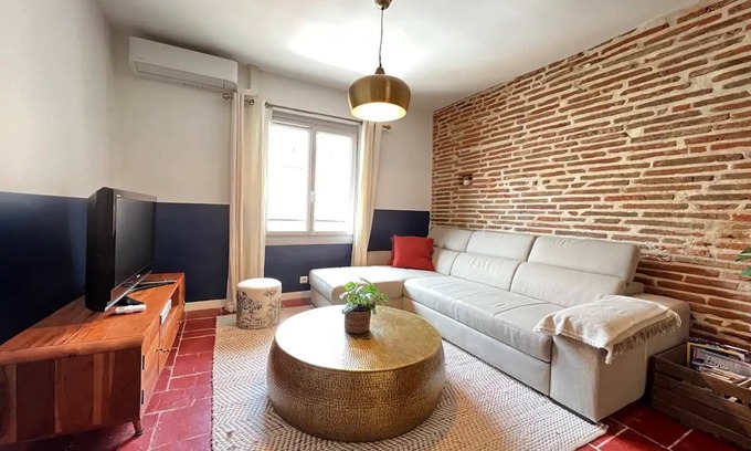 Saint-Cyprien Apartment | One-bedroom apartment in Toulouse