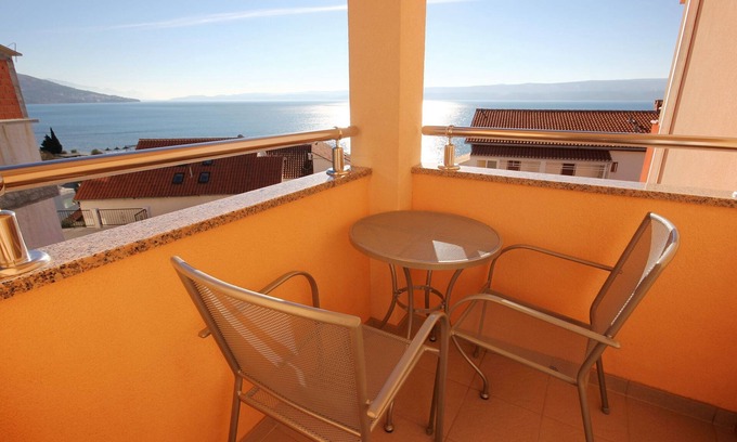 Duce Apartment | One bedroom apartment with balcony and sea view Duće, Omiš (A-9437-d)