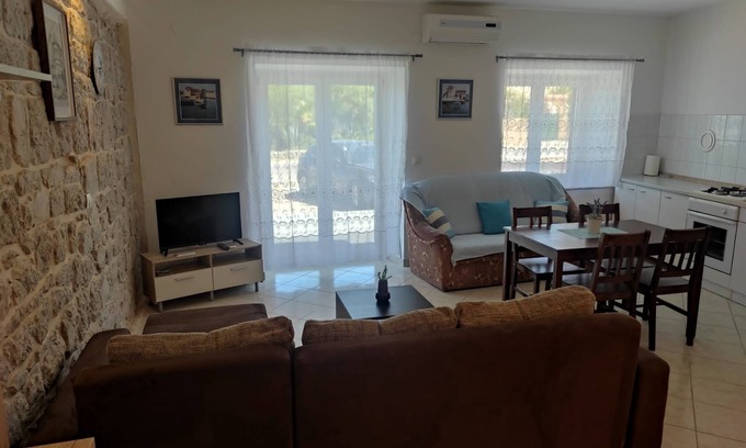 Kukljica Apartment | One bedroom apartment with terrace and sea view Kukljica, Ugljan (A-8209-b)