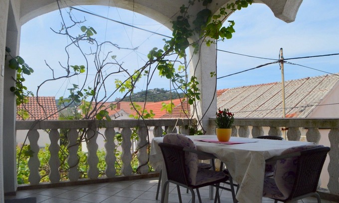 Lukoran Apartment | One bedroom apartment with terrace and sea view Lukoran, Ugljan (A-23830-d)