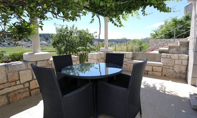 Vela Glavica Apartment | One bedroom apartment with terrace and sea view Lumbarda, Korčula (A-4429-b)