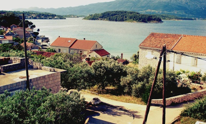 Vela Glavica Apartment | One bedroom apartment with balcony and sea view Lumbarda, Korčula (A-12839-a)