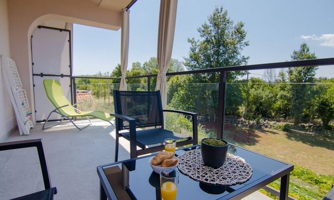 Milovcici Apartment | One bedroom apartment with terrace Milovcici, Krk (A-19352-a)