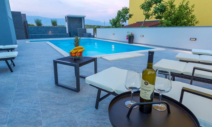 Zrce Apartment | One-Bedroom apartment with terrace and pool