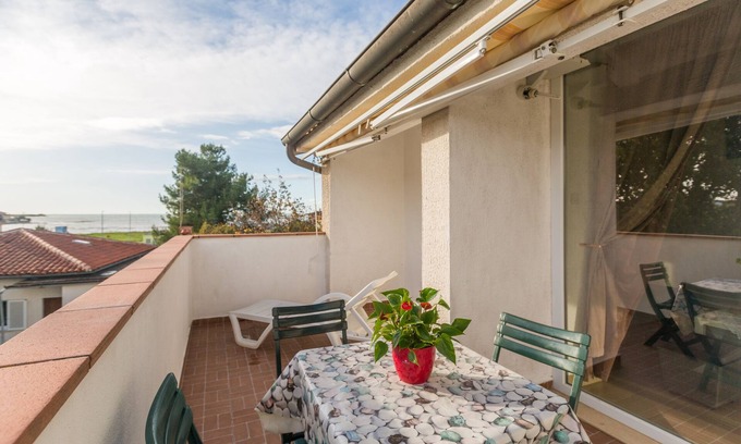 Karigador Apartment | One bedroom apartment with terrace and sea view Karigador, Novigrad (A-2534-a)