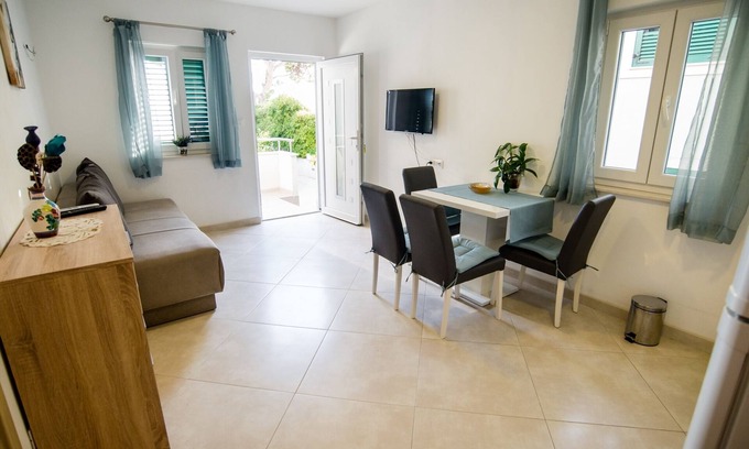 Promajna Apartment | One bedroom apartment near beach Promajna, Makarska (A-2605-c)