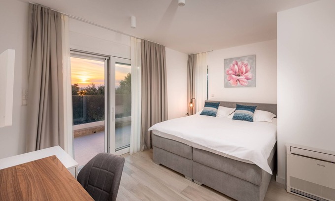 Promajna Apartment | One bedroom apartment with terrace Promajna, Makarska (A-19144-b)