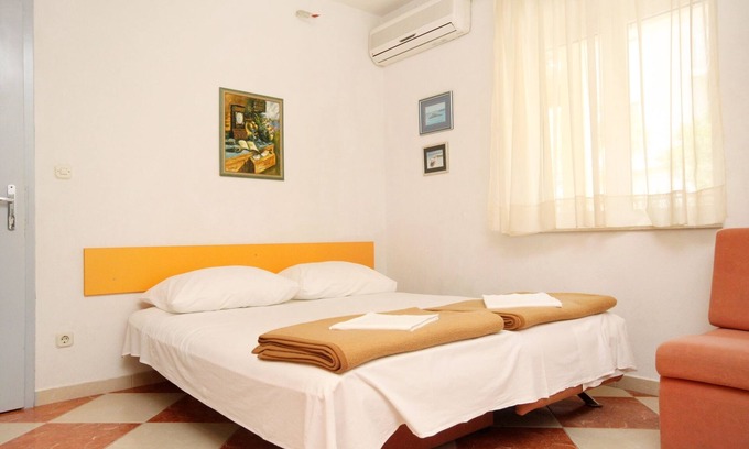 Promajna Apartment | One bedroom apartment near beach Promajna, Makarska (A-2674-b)