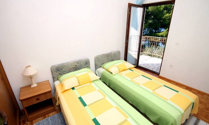 Necujam Apartment | One bedroom apartment near beach Nečujam, Šolta (A-5162-a)