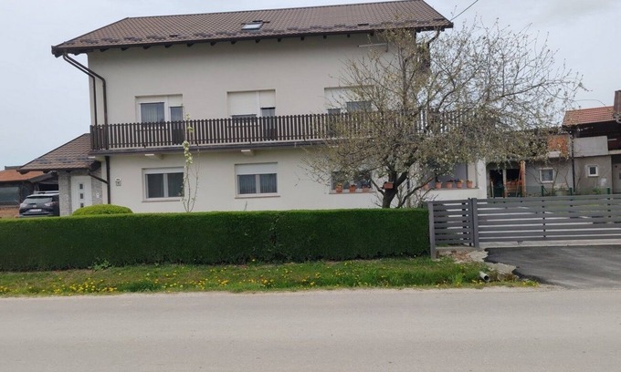 Vrbovec Apartment | One bedroom apartment with air-conditioning Vrbovec, Prigorje (A-22922-a)