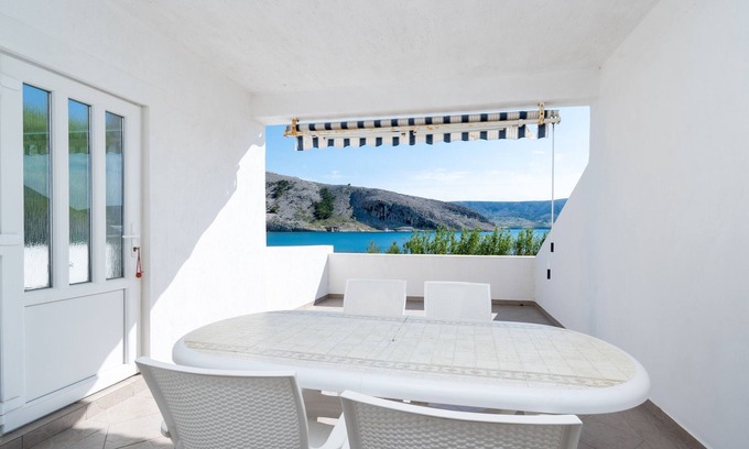 Metajna Apartment | One bedroom apartment near beach Metajna, Pag (A-6395-b)