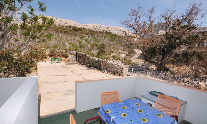 Metajna Apartment | One bedroom apartment with terrace Metajna, Pag (A-6421-c)