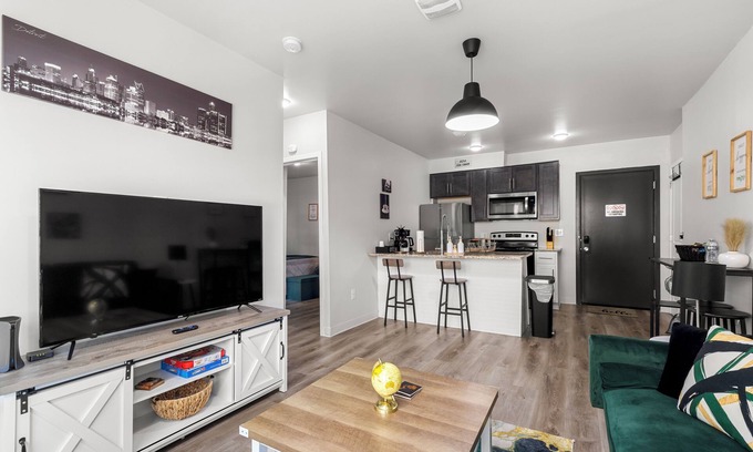 New Center Detroit Apartment | One Bedroom apartment In Midtown W/Balcony