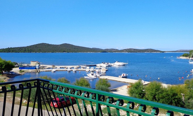 Zaboric Apartment | One bedroom apartment near beach Žaborić, Šibenik (A-958-a)