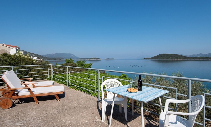 Putnikovic Apartment | One bedroom apartment near beach Cove Pještata, Pelješac (A-12381-a)