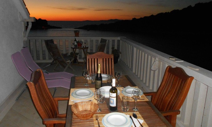 Zaklopatica Apartment | One bedroom apartment near beach Zaklopatica, Lastovo (A-8346-d)