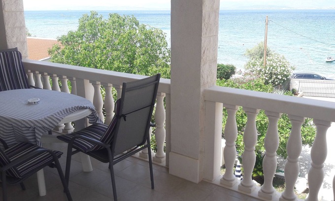 Sutivan Apartment | One bedroom apartment near beach Sutivan, Brač (A-2943-a)