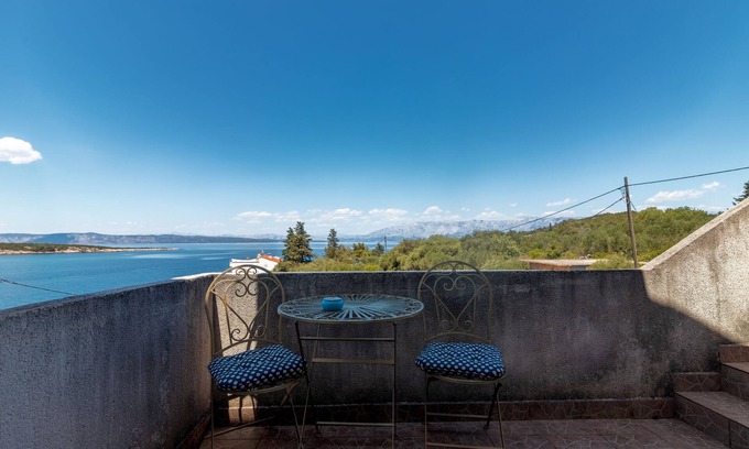 Pokrivenik Apartment | One bedroom apartment near beach Cove Pokrivenik, Hvar (A-4604-e)