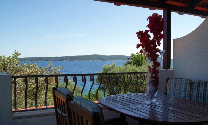 Zavala Apartment | One bedroom apartment near beach Zavala, Hvar (A-553-c)