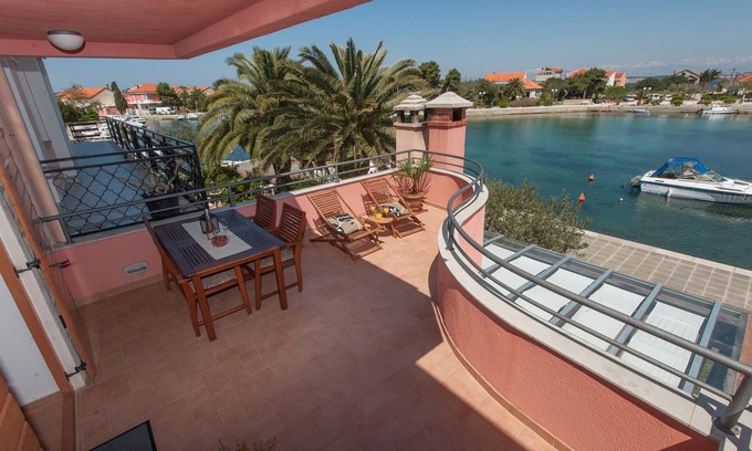 Poljana Apartment | One bedroom apartment near beach Poljana, Ugljan (A-8432-b)