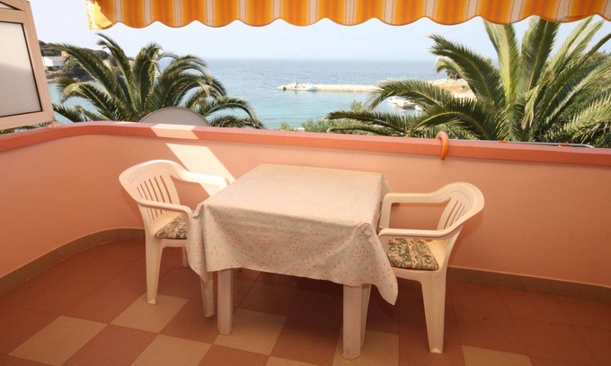Jakisnica Apartment | One bedroom apartment near beach Jakišnica, Pag (A-6424-b)