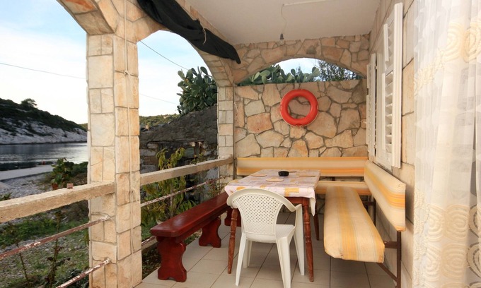 Cove Rogacic Apartment | One bedroom apartment near beach Cove Rogačić, Vis (A-2460-b)
