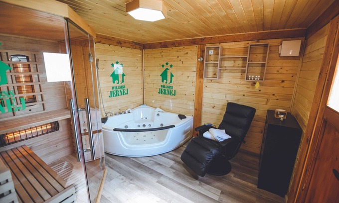 Brezice Apartment | One Bedroom Apartment Silvester with Onsite Wellness