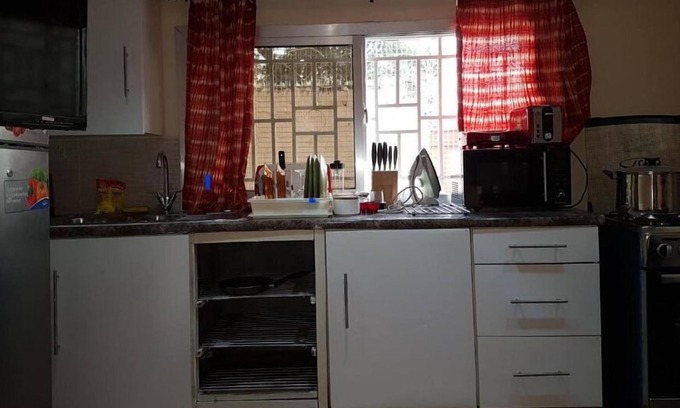 Freetown Apartment | One-Bedroom Apartment - Mansholl Luxurious Apartmentnn