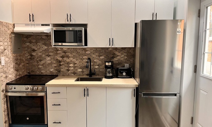 Whitby Apartment | One bedroom apartment/suite
