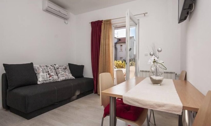 Brodarica Apartment | One bedroom apartment with terrace Brodarica, Šibenik (A-6150-a)