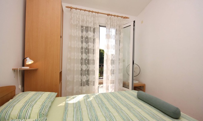 Maslinica Apartment | One bedroom apartment with balcony and sea view Maslinica, Šolta (A-5184-b)