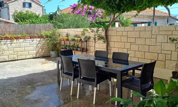 Postira Apartment | One bedroom apartment with terrace Postira, Brač (A-9241-a)