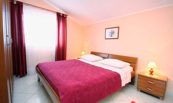 Vinisce Apartment | One bedroom apartment with terrace and sea view Vinišće, Trogir (A-5229-a)