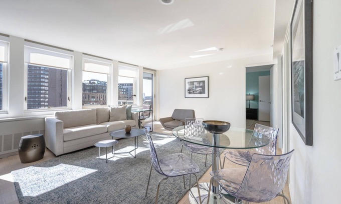 Prudential - St. Botolph Apartment | One Bedroom Apartment W/Luxury Amenities