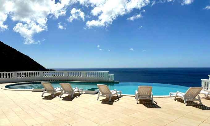 Castle Comfort Apartment | One bedroom apartment with king size bed and a view!