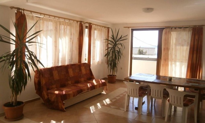 Igrane Apartment | One bedroom apartment with balcony and sea view Igrane, Makarska (A-13535-a)