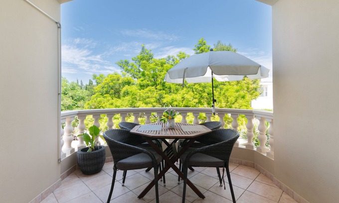 Muline Apartment | One bedroom apartment with terrace and sea view Muline, Ugljan (A-8521-c)