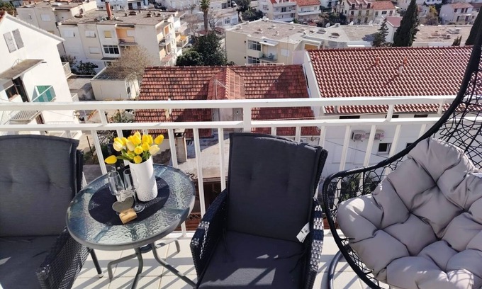 Krizna luka Apartment | One bedroom apartment with balcony and sea view Hvar (A-24484-c)