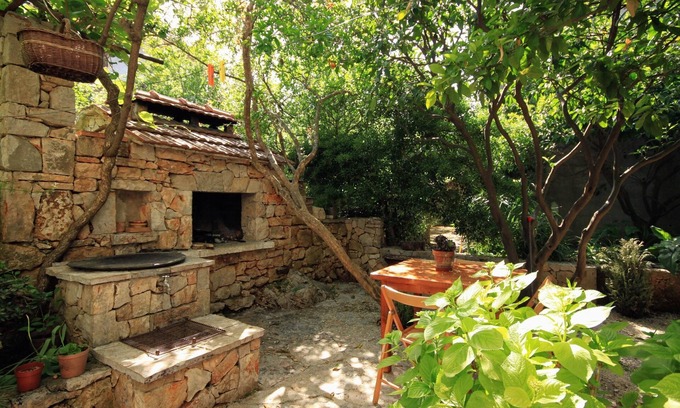Island Hvar Apartment | One bedroom apartment with balcony Jelsa, Hvar (A-8750-a)