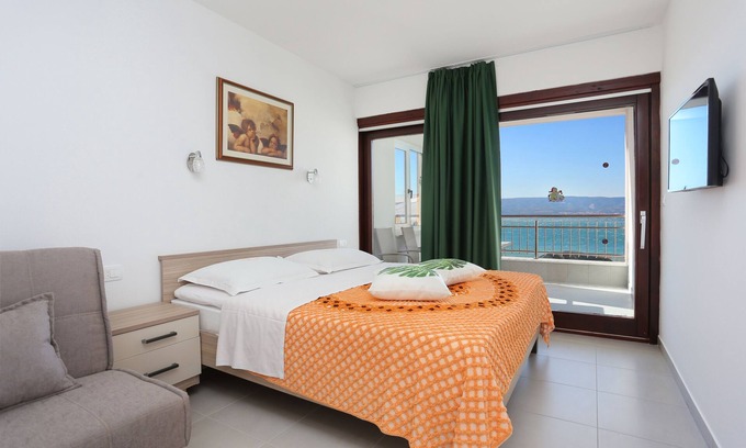 Duce Apartment | One bedroom apartment with terrace and sea view Duće, Omiš (A-2737-f)