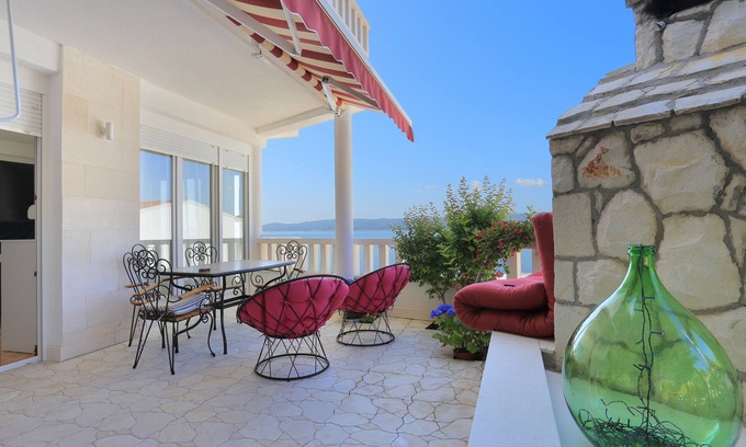 Lokva Rogoznica Apartment | One bedroom apartment with terrace and sea view Lokva Rogoznica, Omiš (A-13226-a)