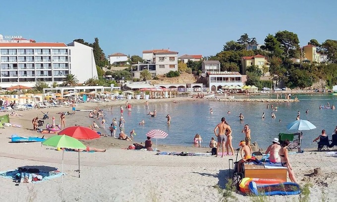 Rab Apartment | One bedroom apartment with balcony Mundanije, Rab (A-12242-a)