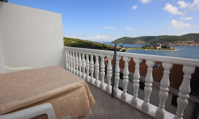 Cove Rogacic Apartment | One bedroom apartment with terrace and sea view Vis (A-8531-a)